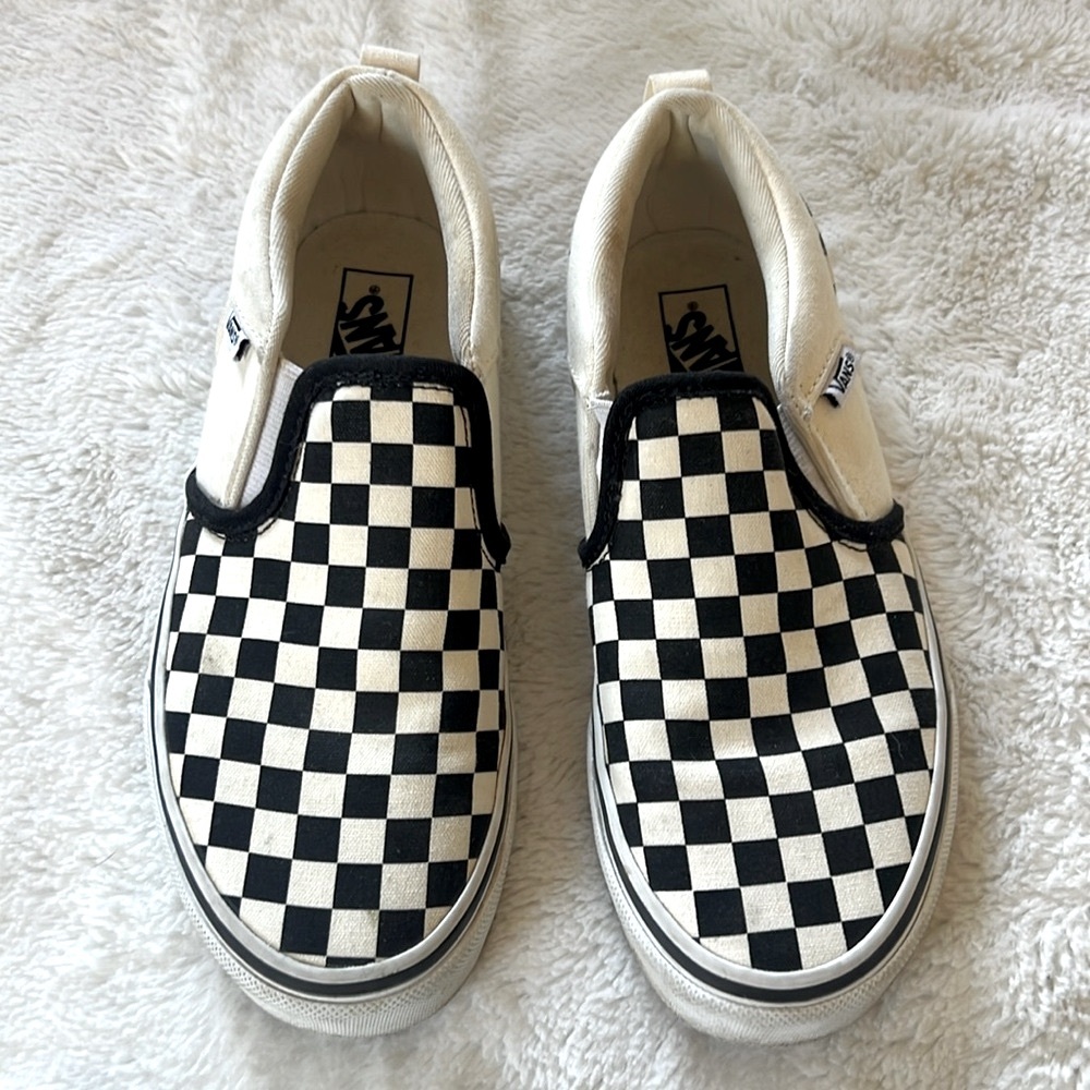 Vans classic slip-on checkerboard shoe, youth size 4